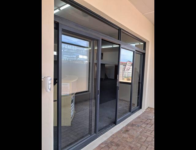 185M² BUSINESS CENTRE TO LET IN KLEINMOND CENTRAL
